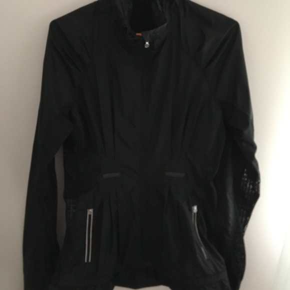PERFECT CONDITION BLACK LULULEMON WINDBREAKER - Picture 2 of 2